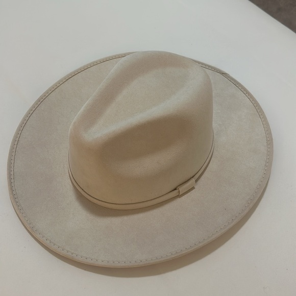 NWOT Wool Blend Women’s Cowboy Hat in Bone Color OS